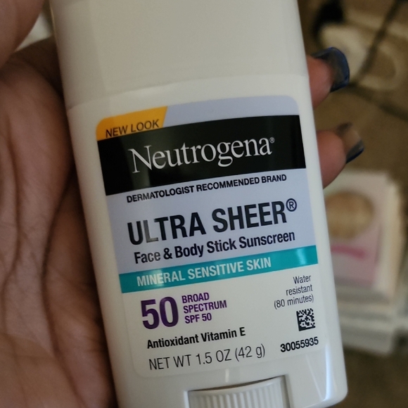 Neutrogena Other - Neutrogena Ultra Sheer Face & Body Stick Sunscreen - White with Teal Accents